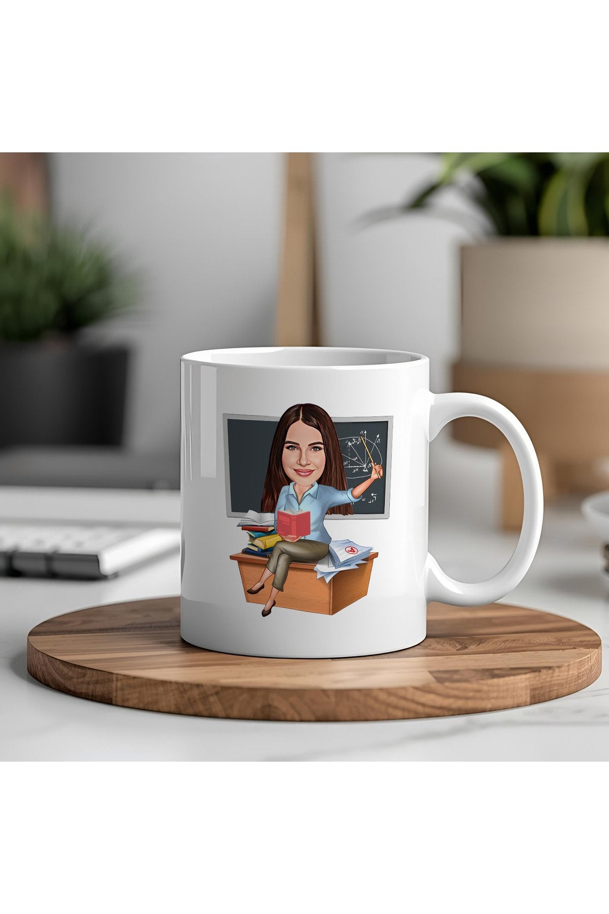 Öğretmenler Gününe Özel Kişisel Karikatür Kupa – Fotoğraftan Çizimle Hazırlanan Eşsiz Hediye