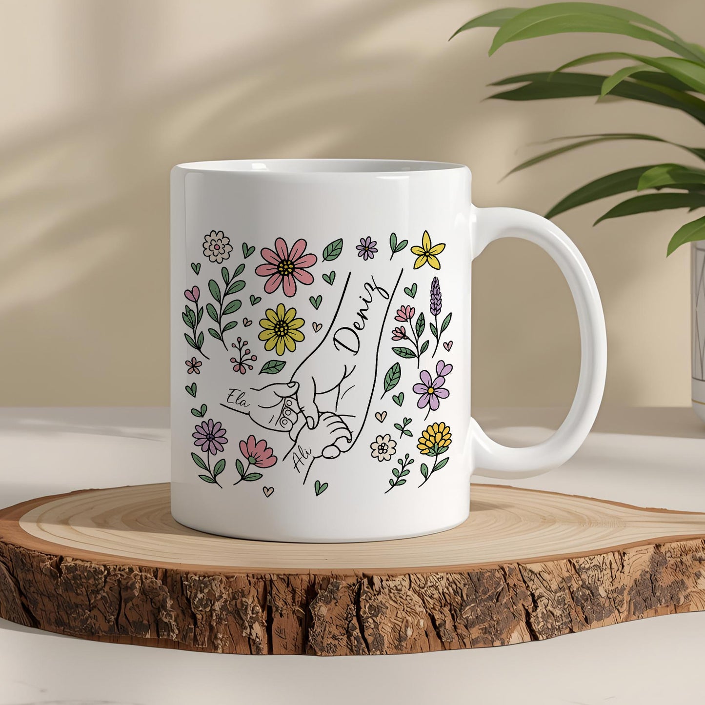 Kişiye Özel Anne Baba ve Çocuk İsimli Kupa – El Ele Çizimli, Çiçekli Tasarım Hediye Bardak