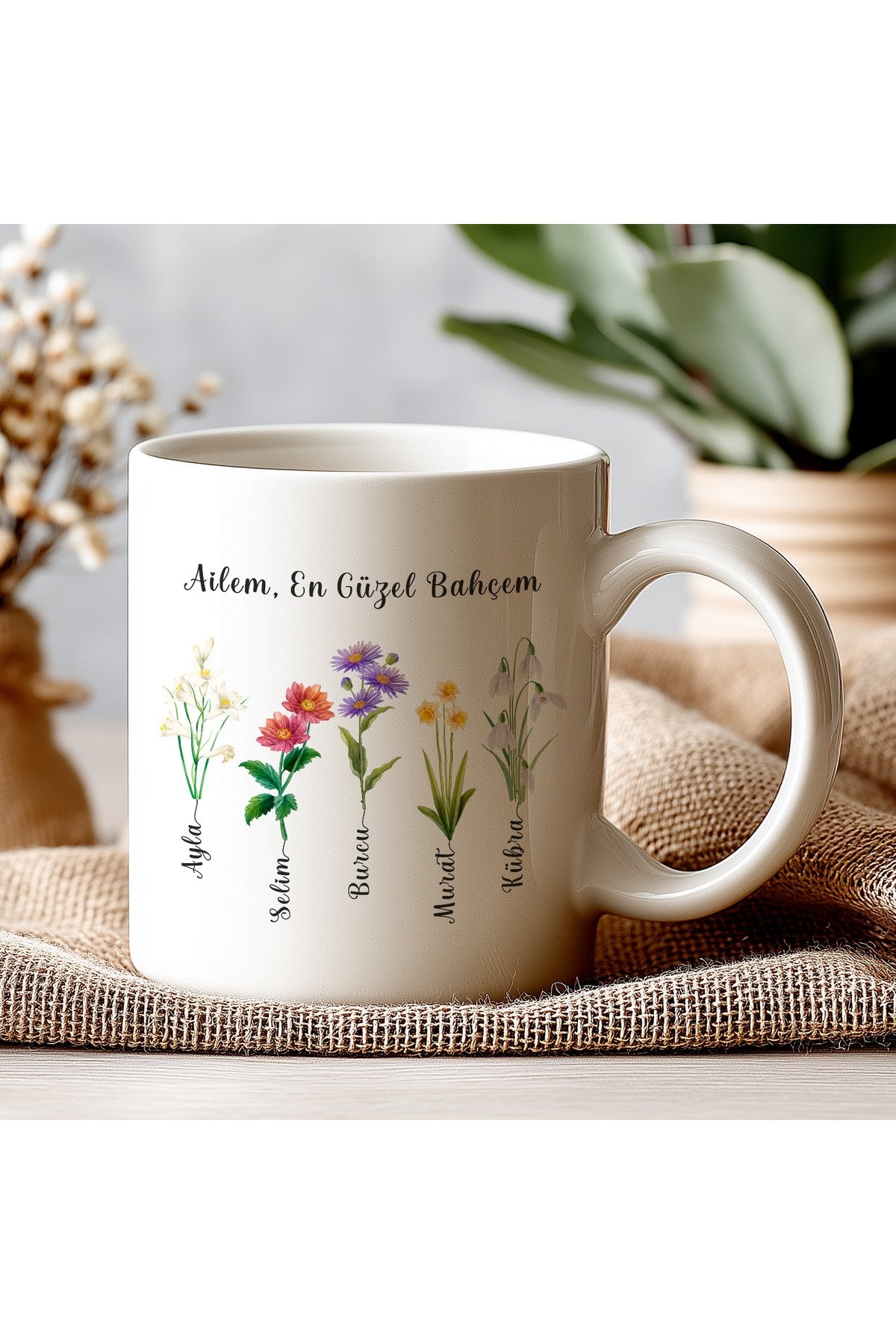 Ailem En Güzel Bahçem Kişiye Özel İsimli Çiçek Kupa – Anneye, Babaya, Aile Hediyesi