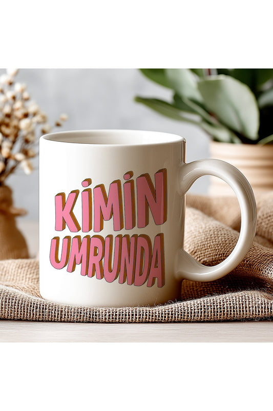 Kimin Umrunda Yazılı Kupa – Mizahi Tasarım – Cool ve Eğlenceli Hediye Kupa