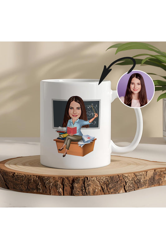 Öğretmenler Gününe Özel Kişisel Karikatür Kupa – Fotoğraftan Çizimle Hazırlanan Eşsiz Hediye