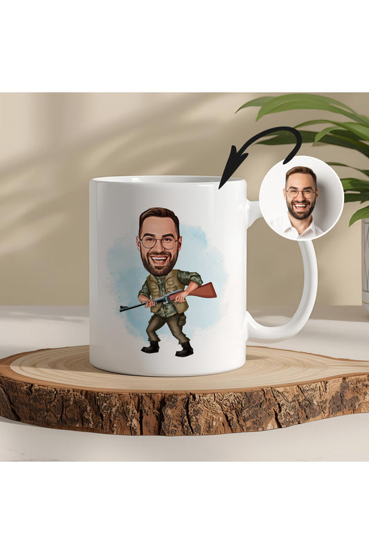 Avcılar İçin Kişiye Özel Karikatür Kupa – Fotoğraftan Karikatür Çizim, Mizahi ve Eğlenceli Hediye