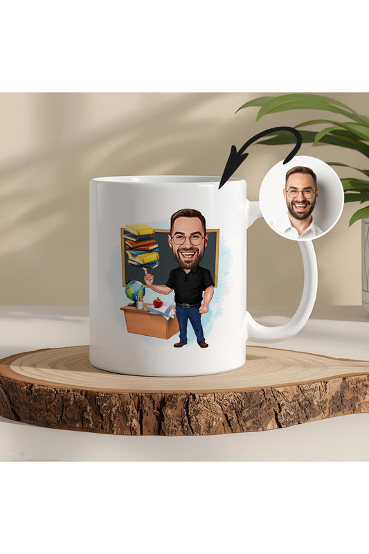 Öğretmenler Gününe Özel Kişisel Karikatür Kupa – Fotoğraftan Çizimle Hazırlanan Eşsiz Hediye